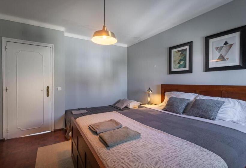 اتاق استاندارد سه نفره, Màhouse Guesthouse