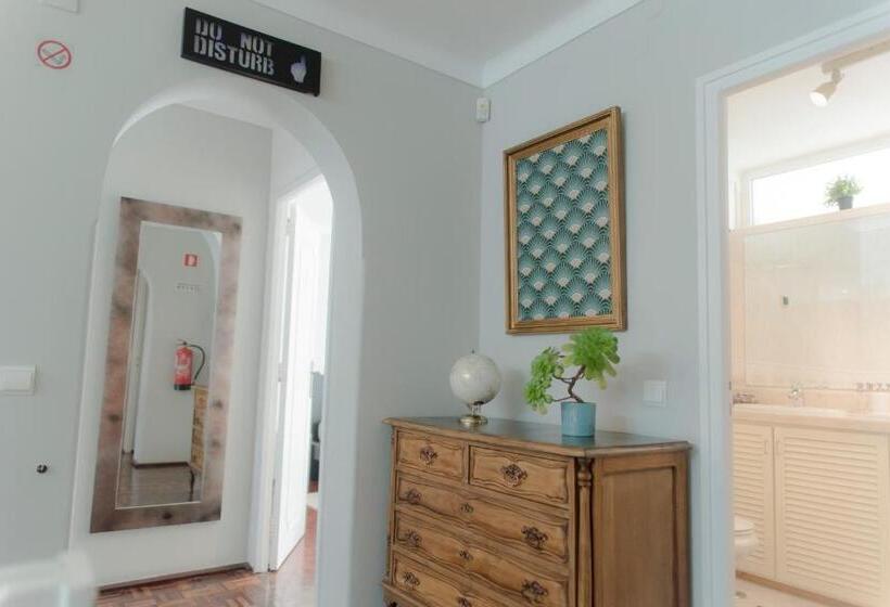 اتاق استاندارد سه نفره, Màhouse Guesthouse