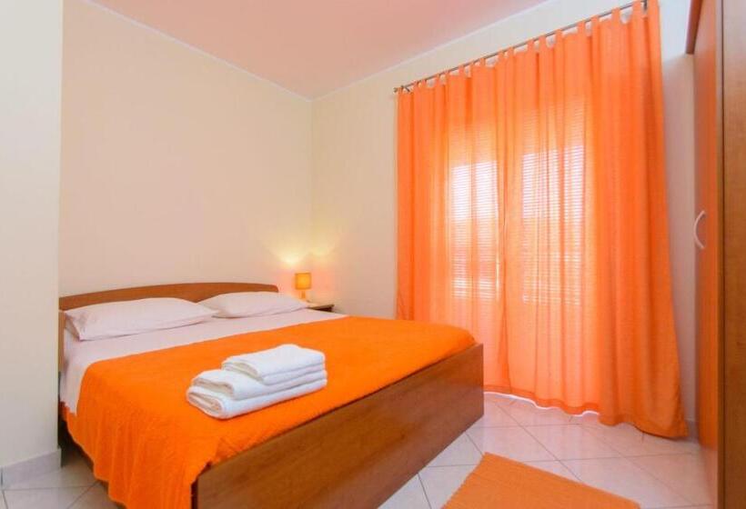 דירת חדר נוף לים, Apartments Anton