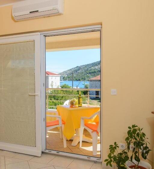 דירת חדר נוף לים, Apartments Anton