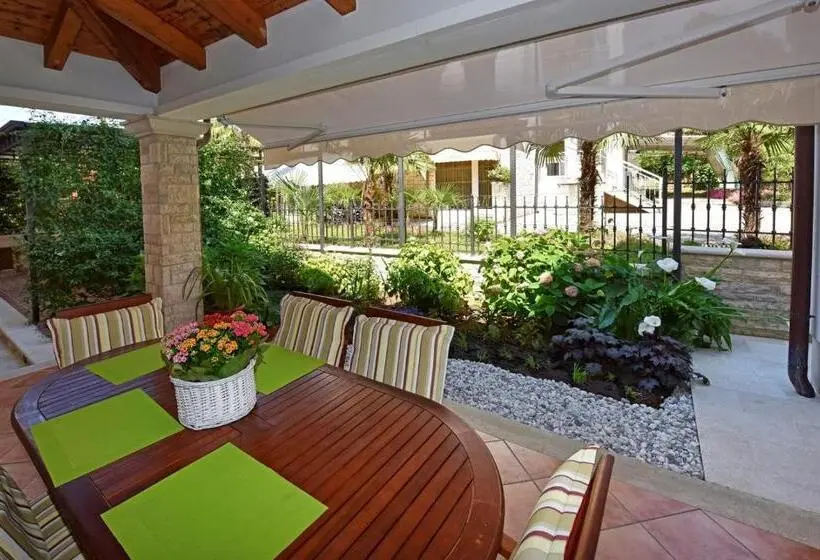 آپارتمان 1 خوابه, Apartments Lavizatic