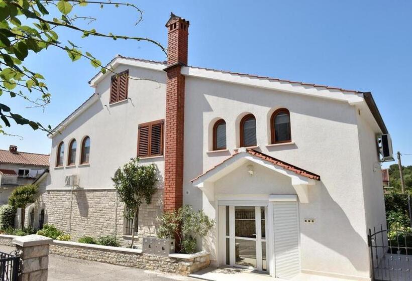 דירת חדר, Apartments Lavizatic
