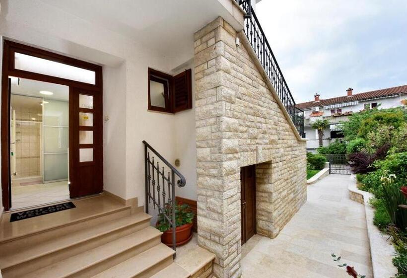 آپارتمان 1 خوابه, Apartments Lavizatic