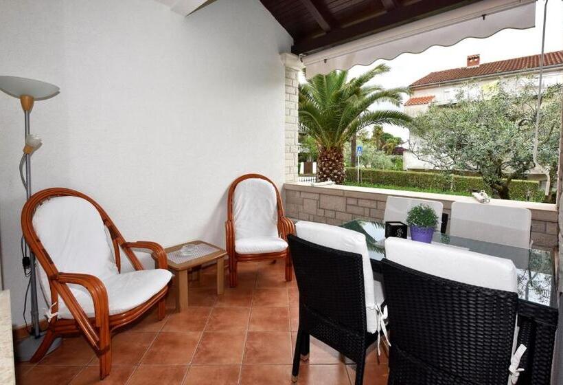 آپارتمان 1 خوابه, Apartments Lavizatic