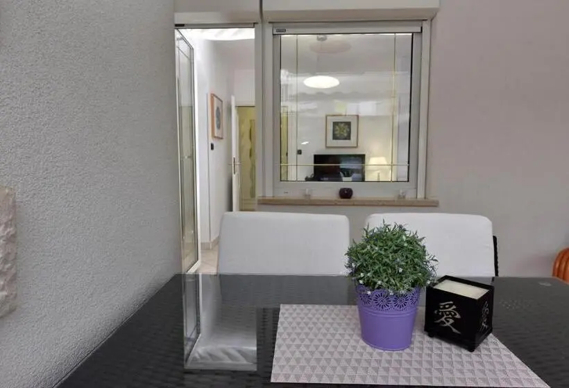 آپارتمان 1 خوابه, Apartments Lavizatic