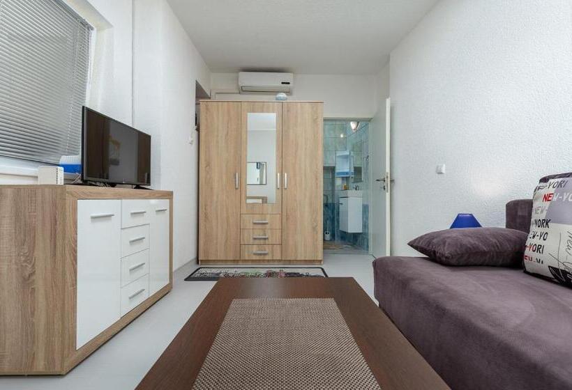 Апартаменты 1 Спальня, Apartments Smaila