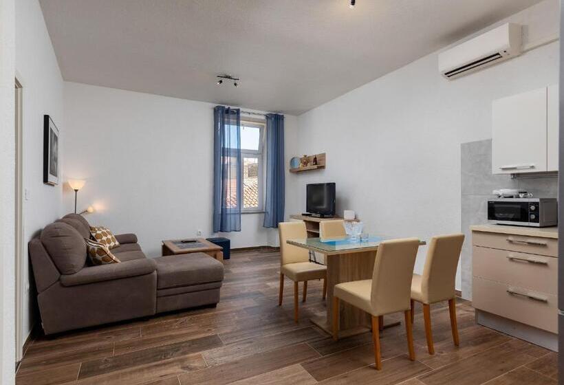 带2个卧室的公寓, Apartments Smaila