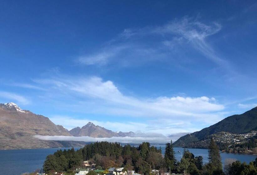 Номер Стандарт Вид на Озеро, Ramada By Wyndham Queenstown Central