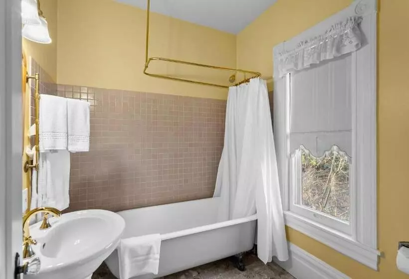 デラックスルーム, Hennessey House Bed And Breakfast