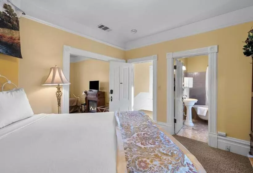 デラックスルーム, Hennessey House Bed And Breakfast