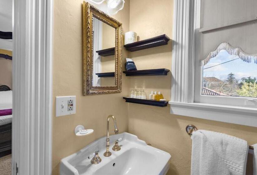 غرفة قياسية سرير كينج, Hennessey House Bed And Breakfast