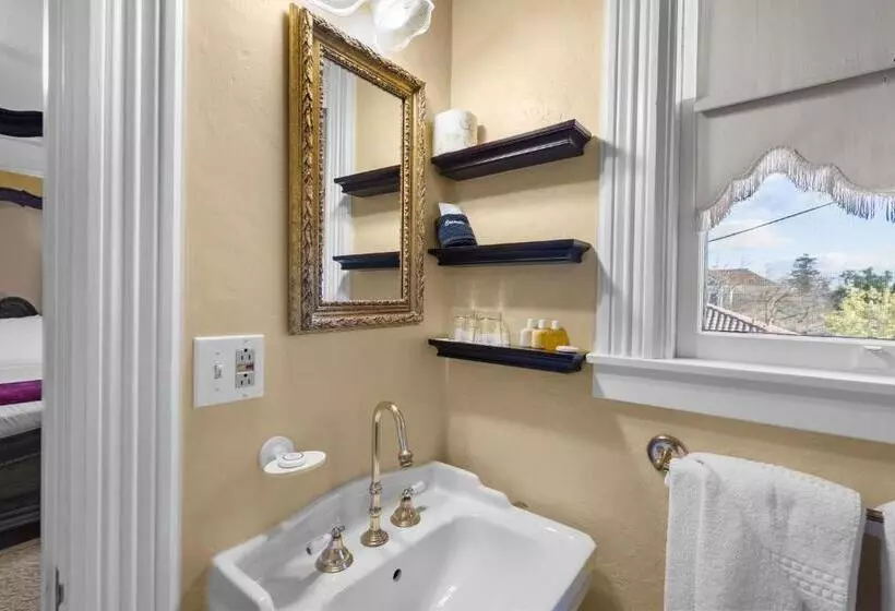 キングサイズベッドのスタンダードルーム, Hennessey House Bed And Breakfast