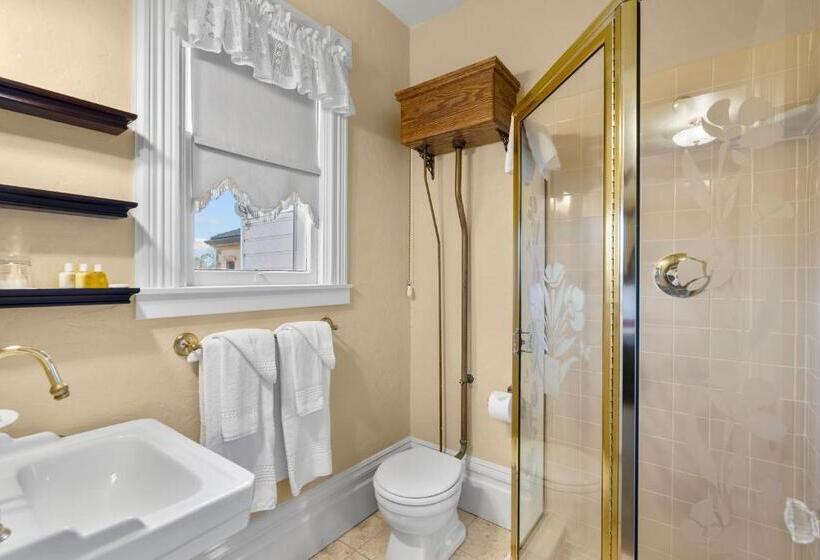 חדר סטנדרט עם מיטת קינג, Hennessey House Bed And Breakfast