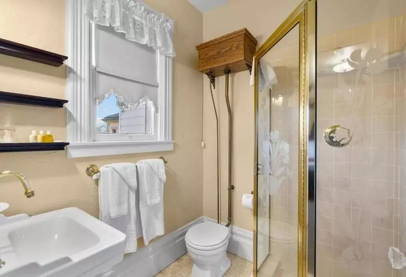 キングサイズベッドのスタンダードルーム, Hennessey House Bed And Breakfast