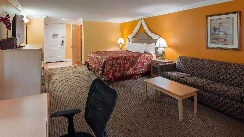 سوئیت با تخت بزرگ, Best Western Harbour Inn & Suites Huntington   Sunset Beach