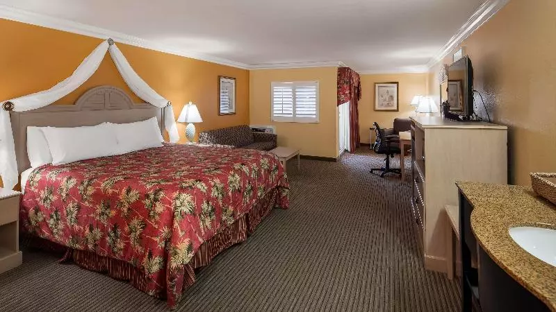 سوئیت با تخت بزرگ, Best Western Harbour Inn & Suites Huntington   Sunset Beach