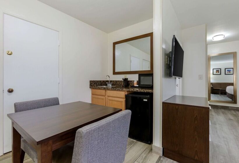 Люкс, Comfort Suites At Sabino Canyon