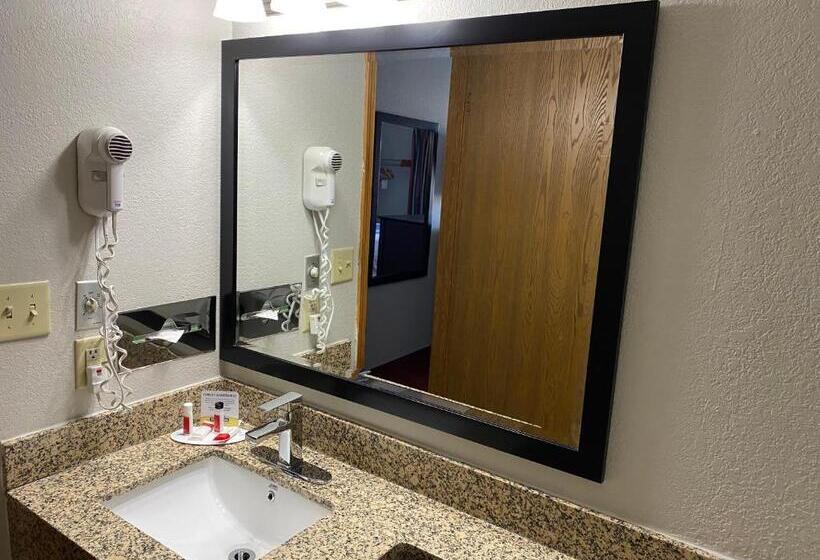 キングサイズベッドのスタンダードルーム, Days Inn & Suites By Wyndham Des Moines Airport