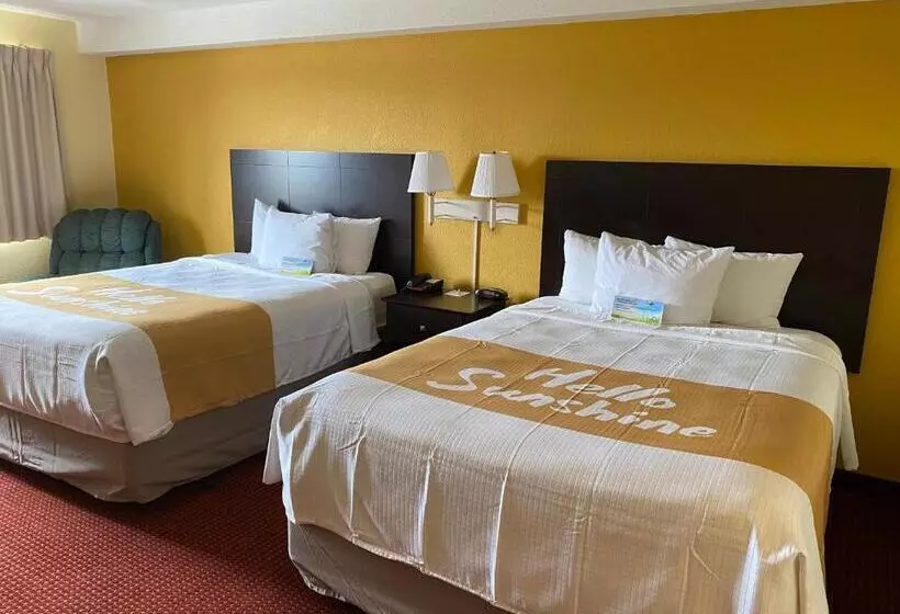 Deluxe-huone, Days Inn & Suites By Wyndham Des Moines Airport