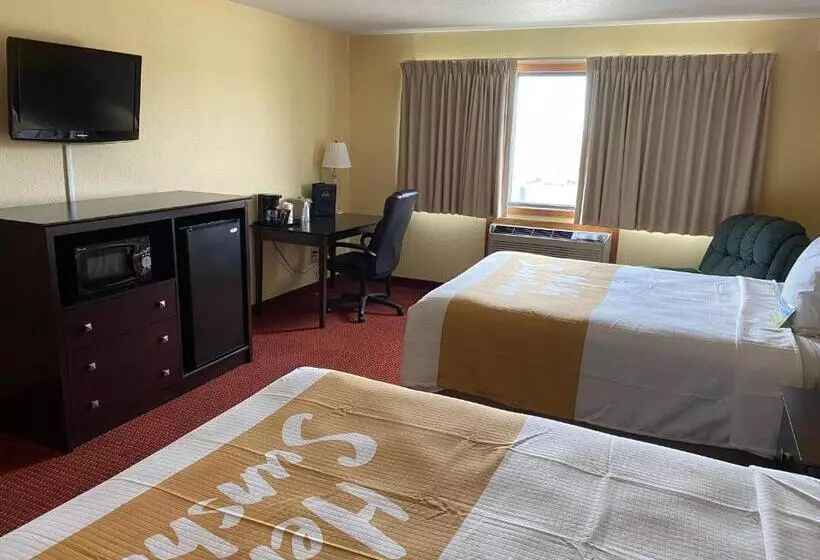 Deluxe-huone, Days Inn & Suites By Wyndham Des Moines Airport