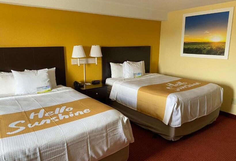 デラックスルーム, Days Inn & Suites By Wyndham Des Moines Airport