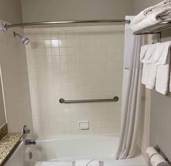 디럭스 룸, Days Inn & Suites By Wyndham Des Moines Airport