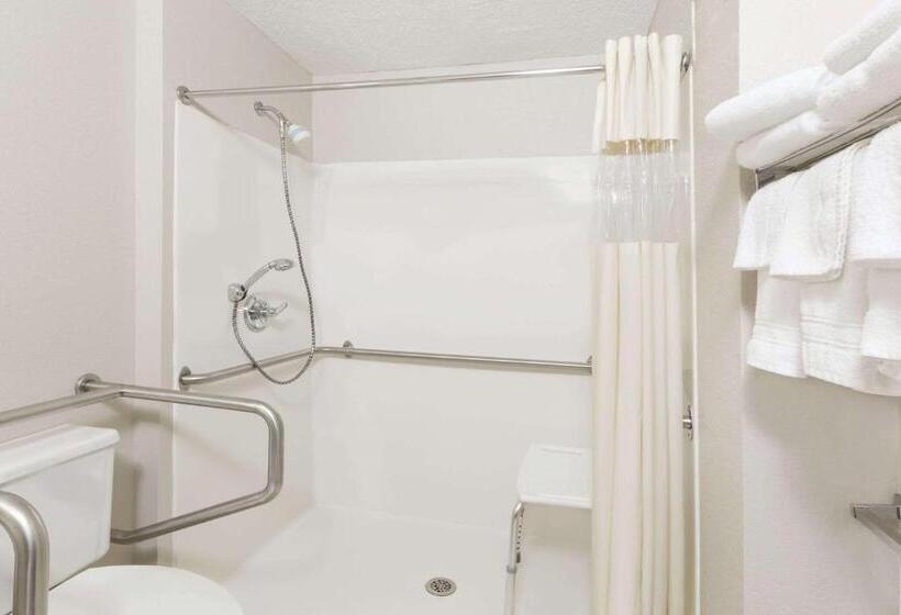 身障者適用スタンダードルーム, Days Inn & Suites By Wyndham Des Moines Airport