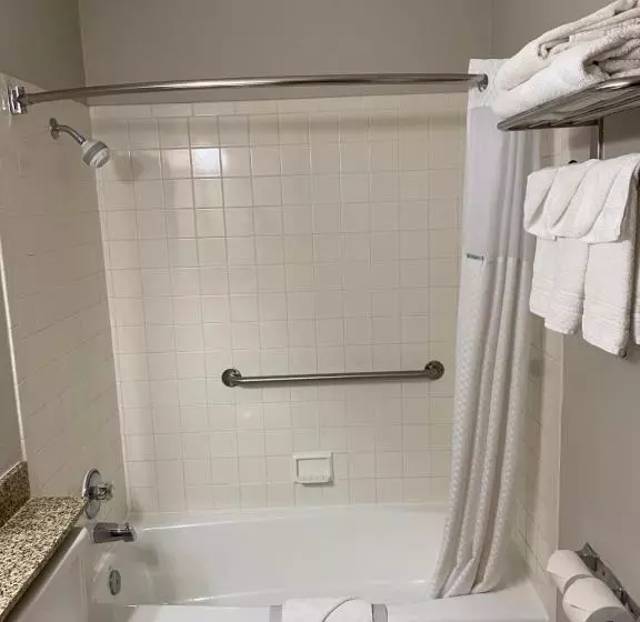 Deluxe-sviitti, Days Inn & Suites By Wyndham Des Moines Airport