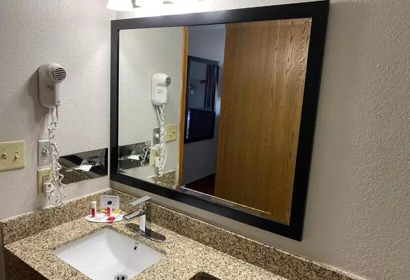 Sviitti Poreallas, Days Inn & Suites By Wyndham Des Moines Airport