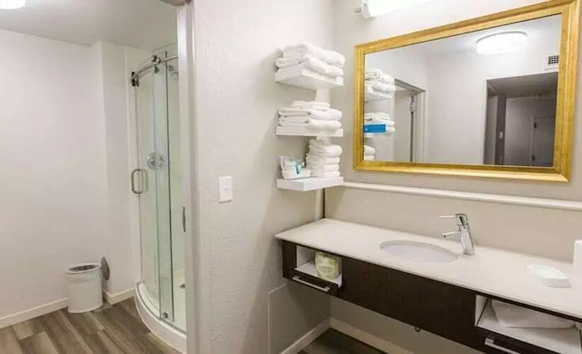 Standard-huone, Hampton Inn & Suites Nashvilleairport