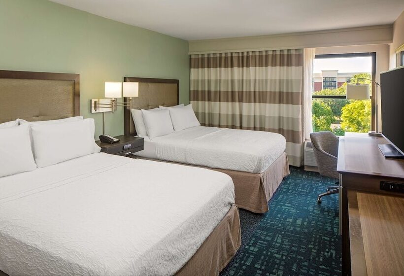 Standard Szoba, Hampton Inn & Suites Nashvilleairport