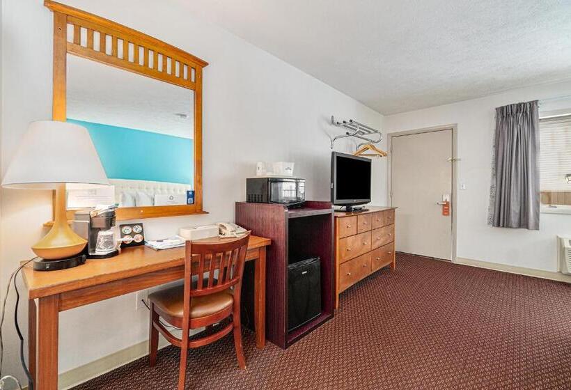 带大床的标准间, Howard Johnson By Wyndham Traverse City