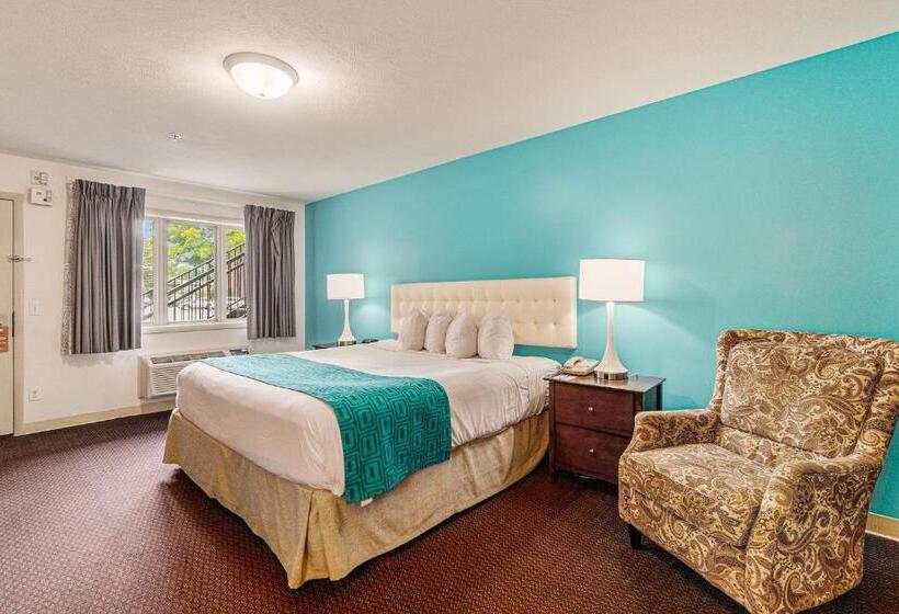 带大床的标准间, Howard Johnson By Wyndham Traverse City