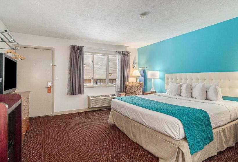 带大床的标准间, Howard Johnson By Wyndham Traverse City