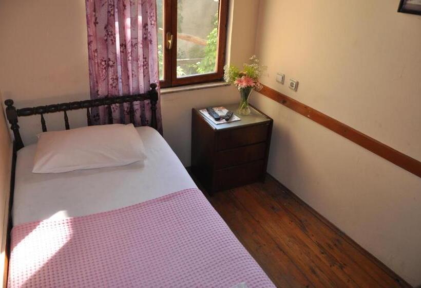 Standard Single Room, Kont Pension