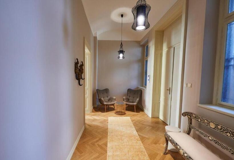 آپارتمان 4 خوابه, Grand Central Residence By Tkc