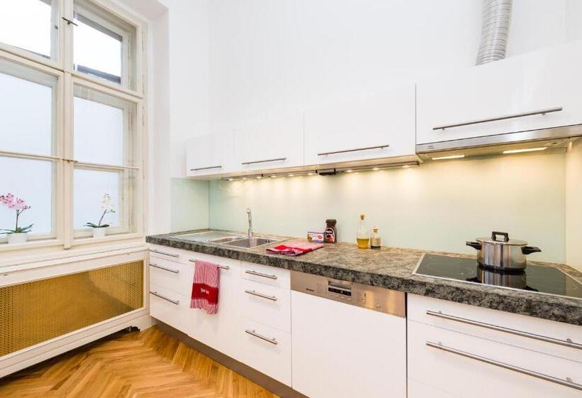 آپارتمان 4 خوابه, Grand Central Residence By Tkc