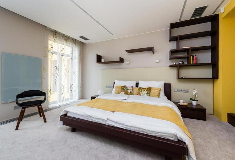 1 Bedroom Penthouse Apartment, Grand Central Residence By Tkc