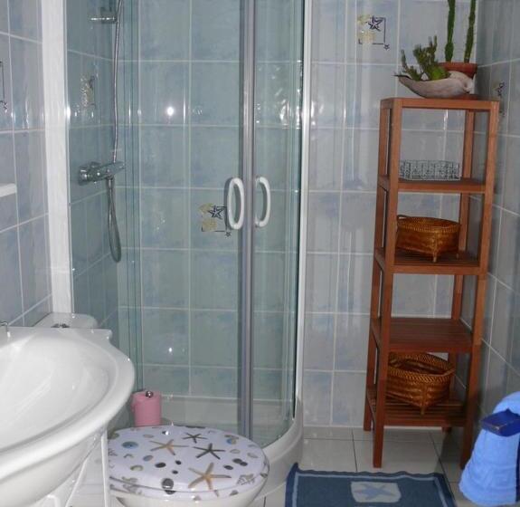 Номер Deluxe, Les Volets Bleus