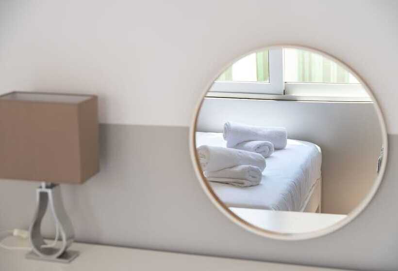 Quarto Economy, _tier