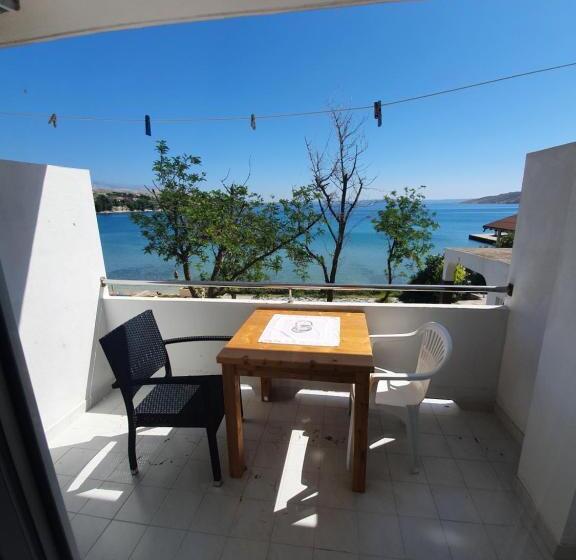 اتاق استاندارد با چشم‌انداز دریا, Apartments Dupin