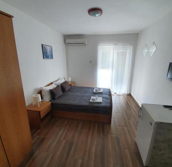 اتاق استاندارد با چشم‌انداز دریا, Apartments Dupin