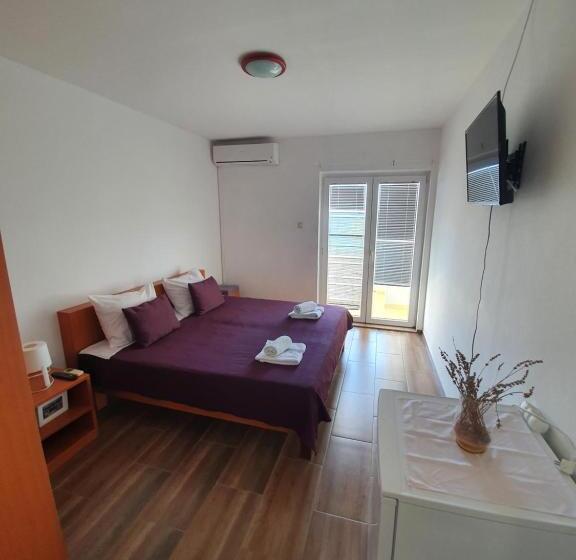 اتاق استاندارد با بالکن و چشم‌انداز دریا, Apartments Dupin