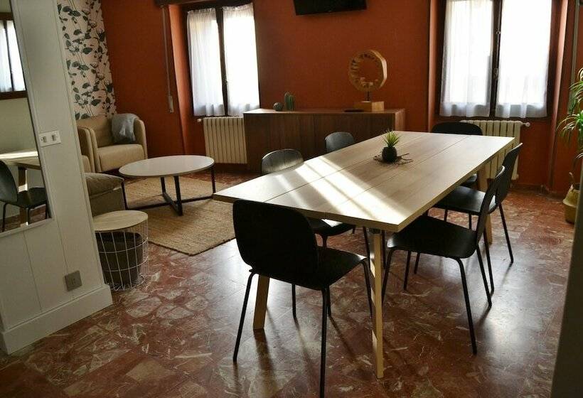 آپارتمان خانوادگی, Tres Puentes Anguiano