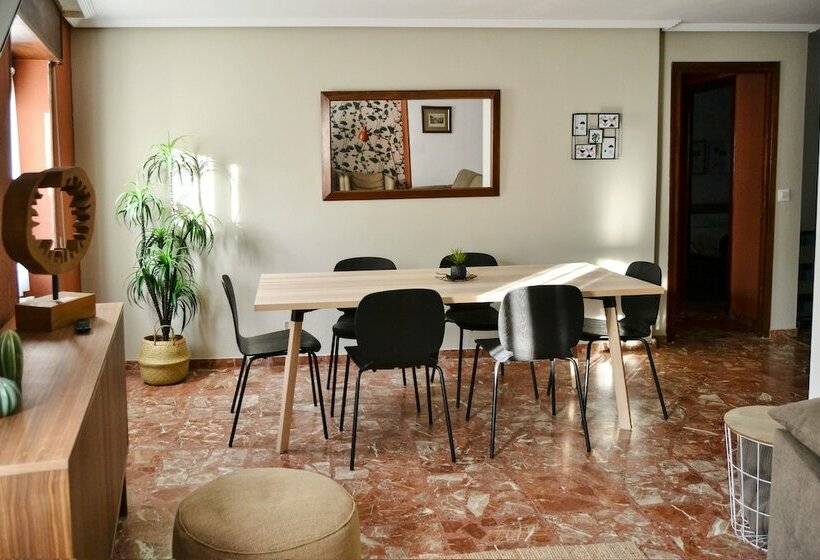 آپارتمان خانوادگی, Tres Puentes Anguiano