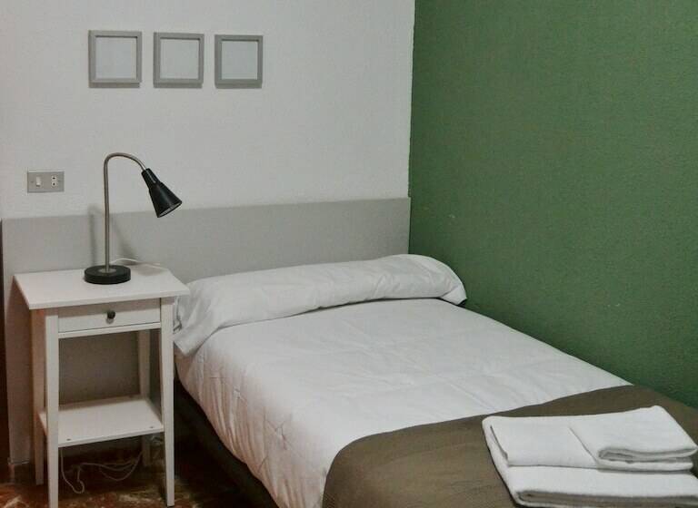 آپارتمان خانوادگی, Tres Puentes Anguiano