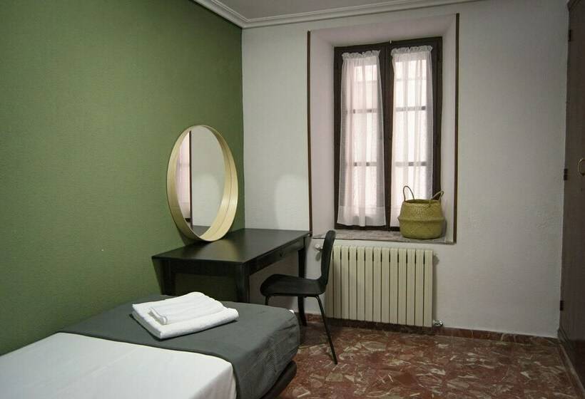 آپارتمان خانوادگی, Tres Puentes Anguiano