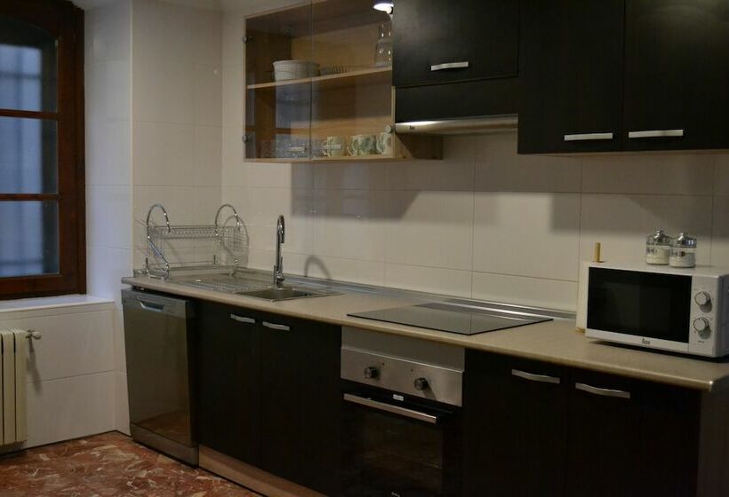 آپارتمان خانوادگی, Tres Puentes Anguiano