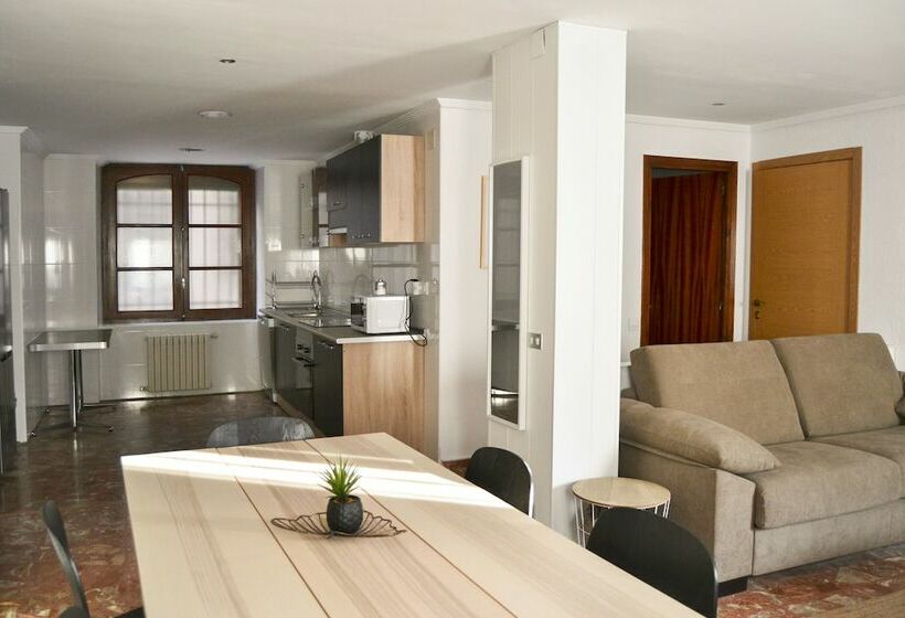 آپارتمان خانوادگی, Tres Puentes Anguiano