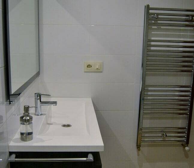 آپارتمان خانوادگی, Tres Puentes Anguiano